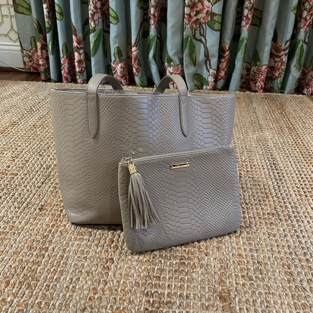 Gigi New York Uber Clutch